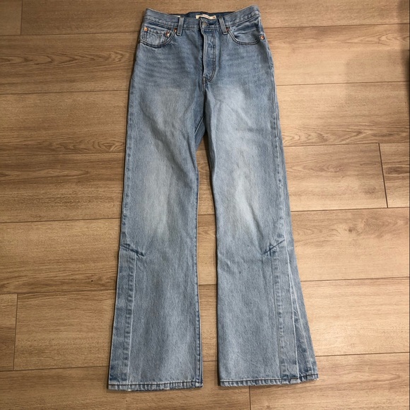 Levi’s Premium Ribcage Split Flare Light Wash Jeans Size 28